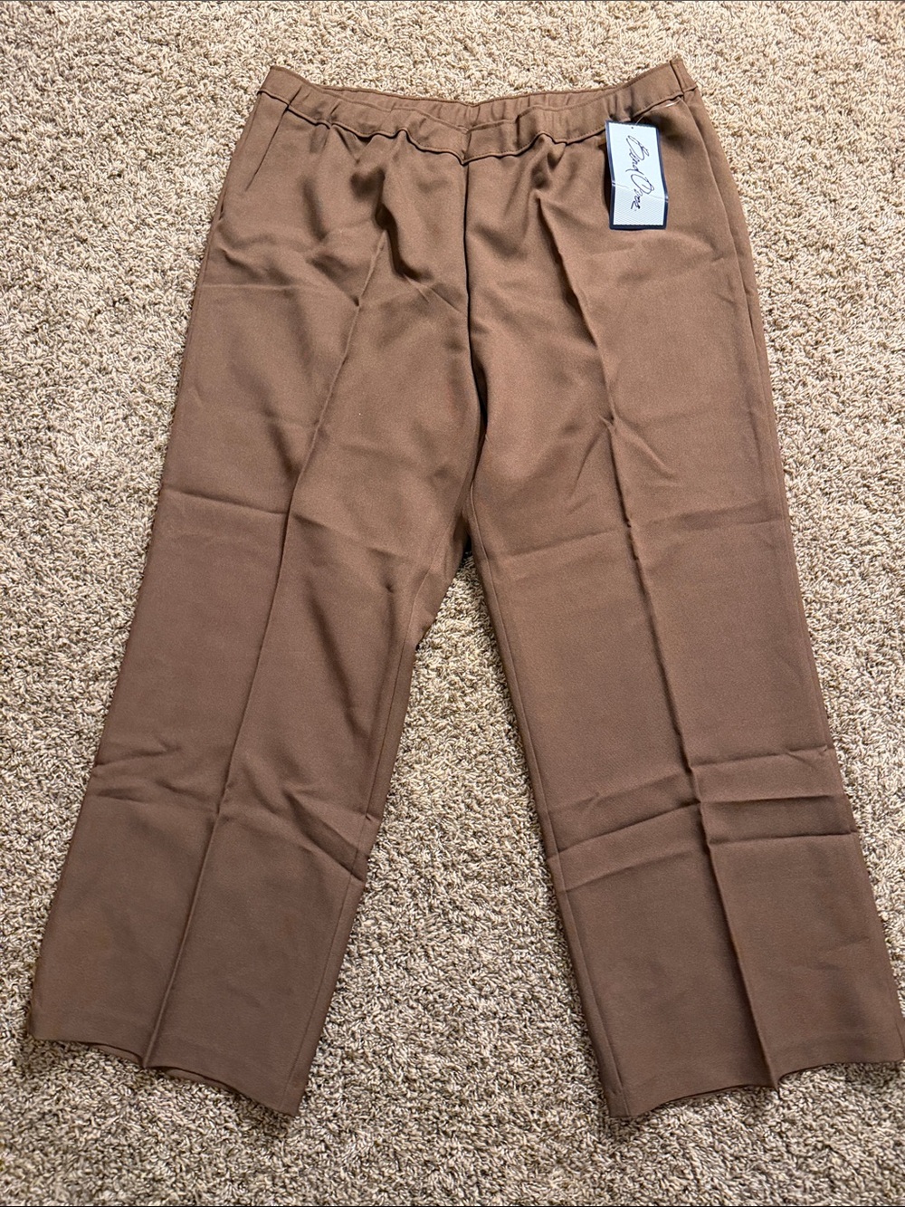 Tailored Straight-Leg Trousers in Warm Brown